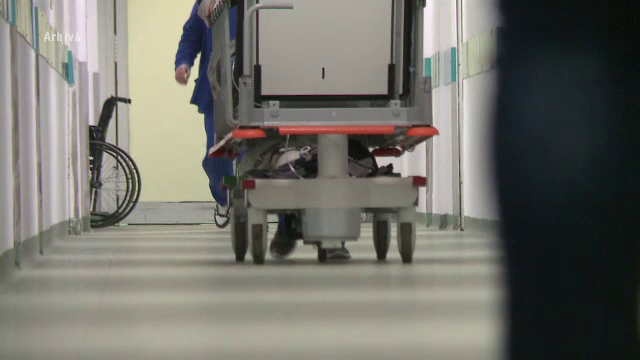 Filmul tragediei din Slatina, unde o pacientă a murit în liftul blocat. Poliţia, anunțată după 48 de ore: ”Nu vă e rușine?”