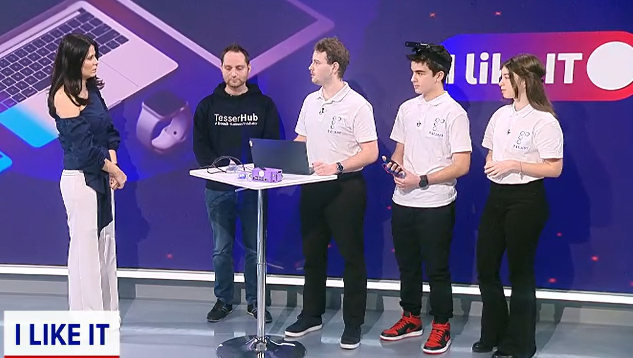 O gașcă de tineri din Cluj a creat un dispozitiv pentru nevăzători. Cum funcționează Palmsy