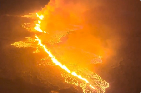 Temeri de poluare cu gaze toxice în Reykjavik, după erupția unui vulcan. Ce spun autoritățile