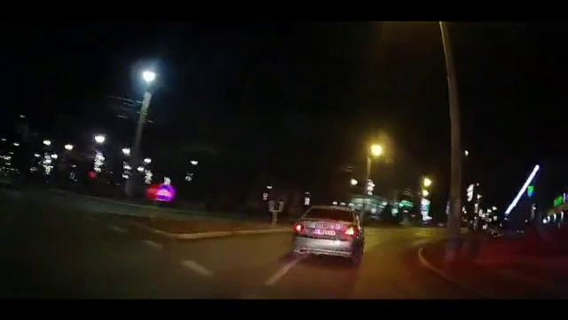 Un șofer prins beat 2 seri la rând, care a izbit mașina polițiștilor aflați pe urmele lui, a fost reținut