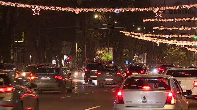 Apropierea Crăciunului sufocă traficul în marile orașe. Unde își vor petrece românii sărbătorile