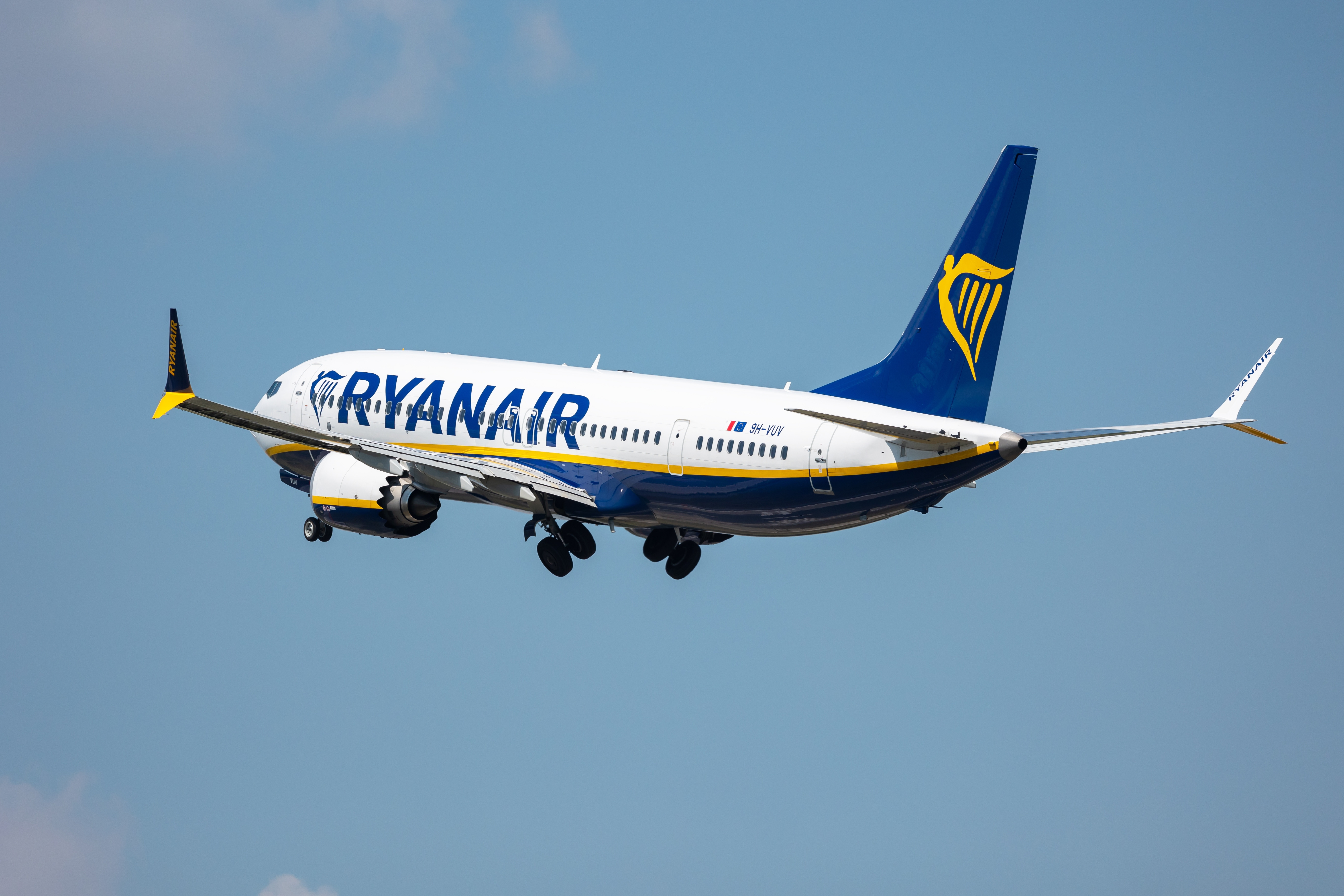 Un avion cu destinația Otopeni a aterizat la Băneasa, dar pasagerilor nu li s-a permis să coboare. Decizia Ryanair