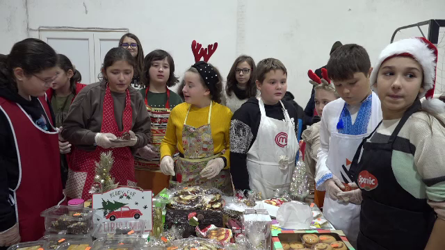 Elevii unui liceu din Alba Iulia strâng bani pentru biblioteca școlii. Au organizat un târg de Crăciun în incinta școlii