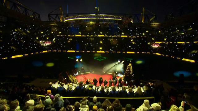 Record mondial la cântat colinde. Peste 70.000 de oameni au cântat la unison cântece de Crăciun