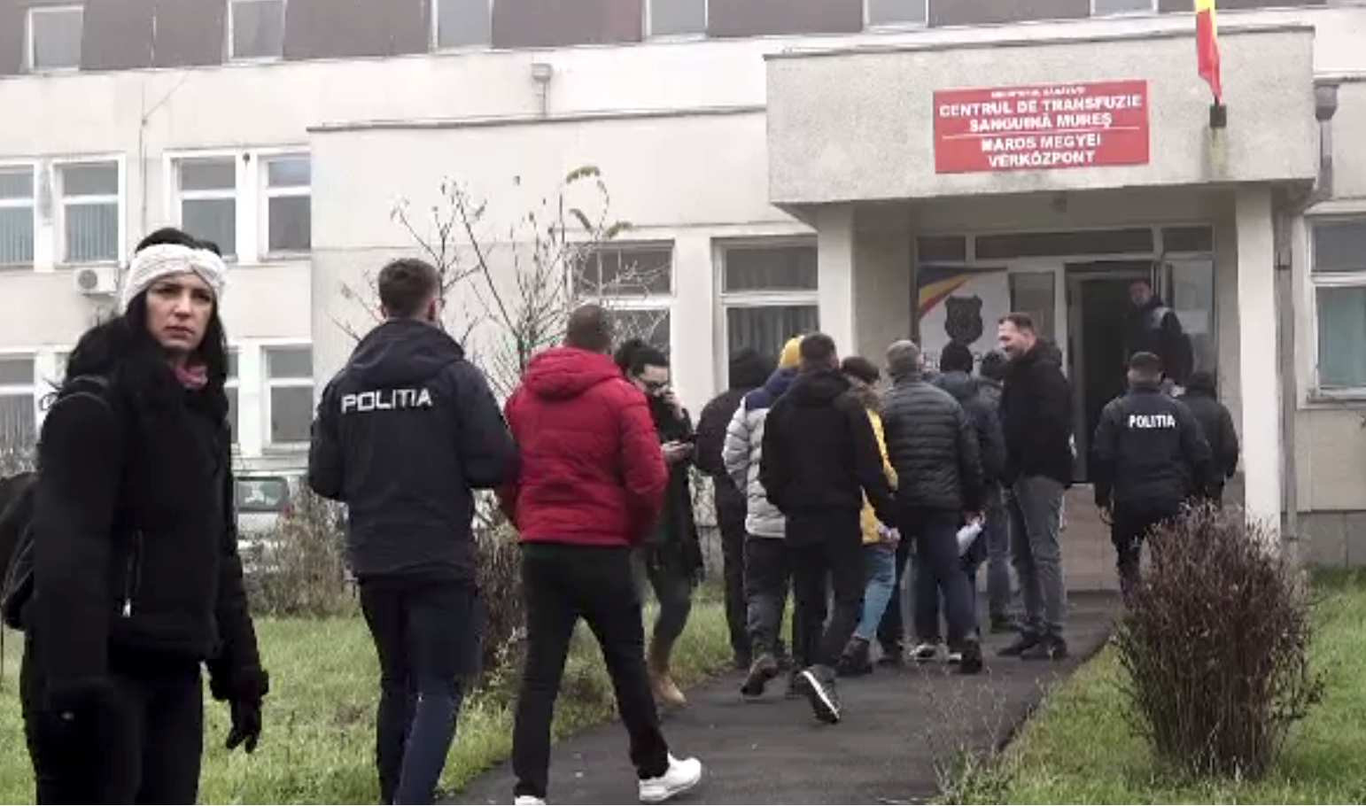 Polițiștii din Mureș au donat sânge sub formă de protest. Zeci de polițiști au primit liber, legal, în aceeași zi