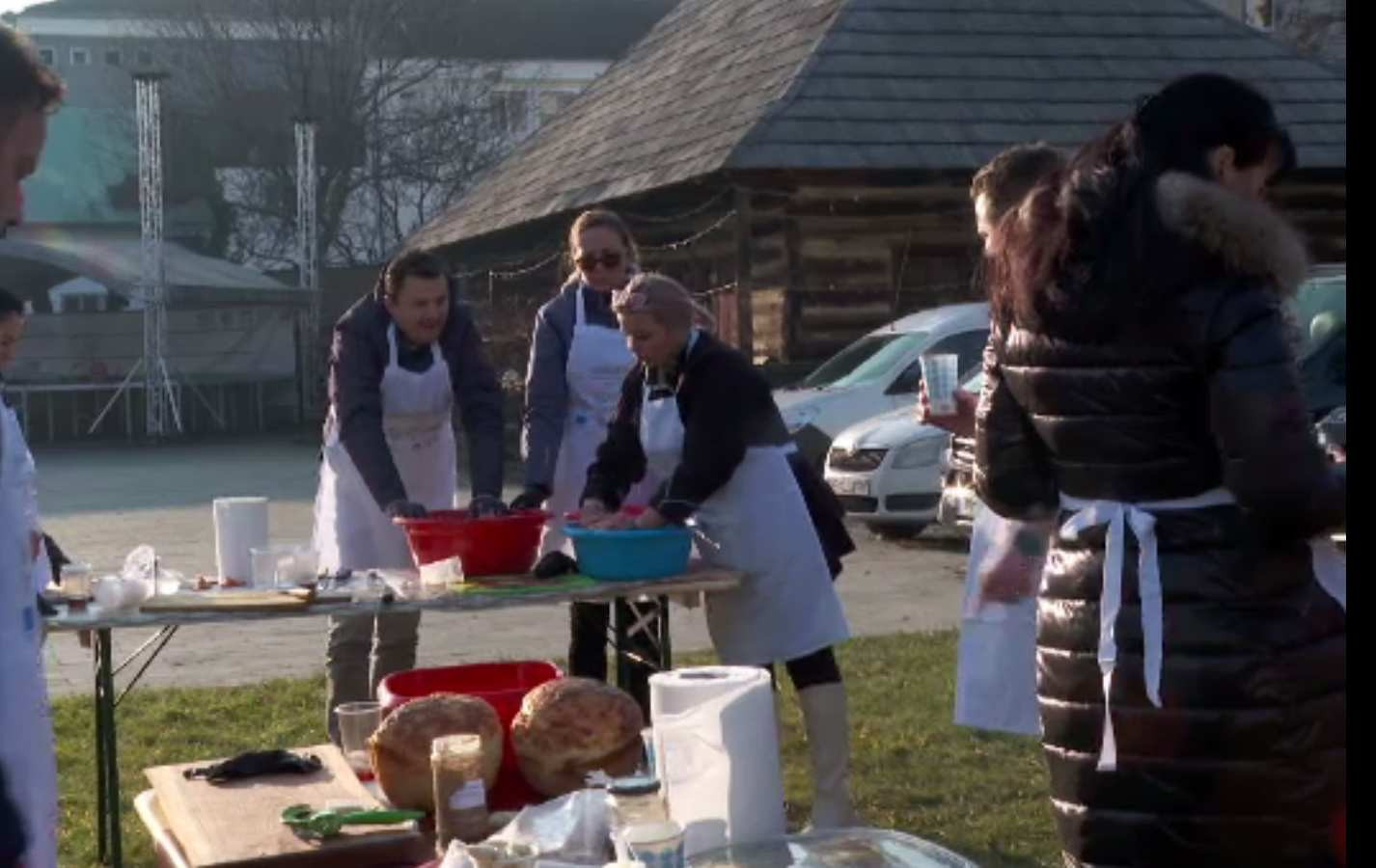 Produse din carne, donate de sărbători la Bistrița-Năsăud, familiilor nevoiașe. „Le pregătim cu drag alături de chefi”