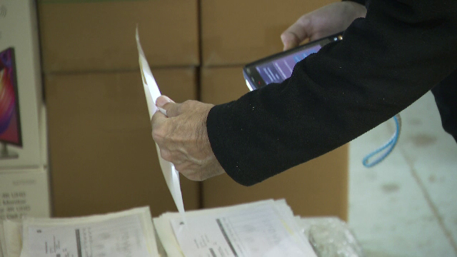 Un curier din Sibiu a inventat o poveste uimitoare pentru a fura banii de pe colete. Cum s-a dat de gol în final