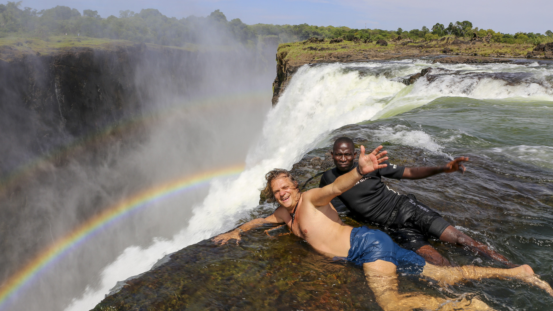 “Capătul lumii nu există, e acolo unde vrea fiecare să fie”. Sfaturi de călătorie de la un român care a vizitat 109 țări