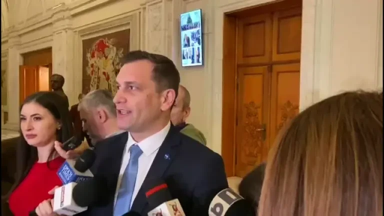A fost tras de urechi. Senatorul USR Sebastian Cernic l-a reclamat pe deputatul PSD Daniel Ghiță la Alfred Simonis, tot PSD