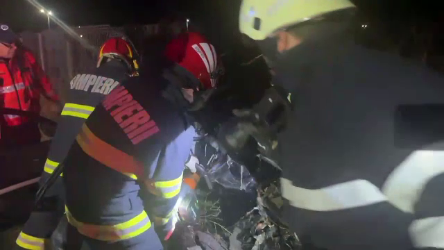 Accident grav în Tulcea. Trei bărbați au ajuns la spital după ce mașina lor a ieșit de pe drum și s-a făcut praf