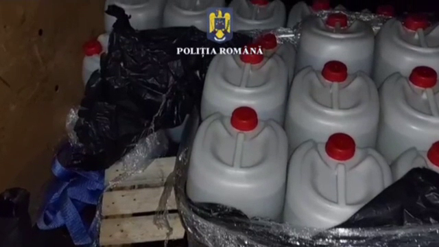 Aproape 600 de litri de țuică, confiscată de polițiștii din Alba la un control de rutină. Ce răspuns le-a dat șoferul