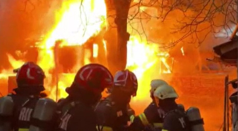 Incendiu la o pensiune din Miercurea Ciuc. Ambulanța SMURD, trimisă la fața locului