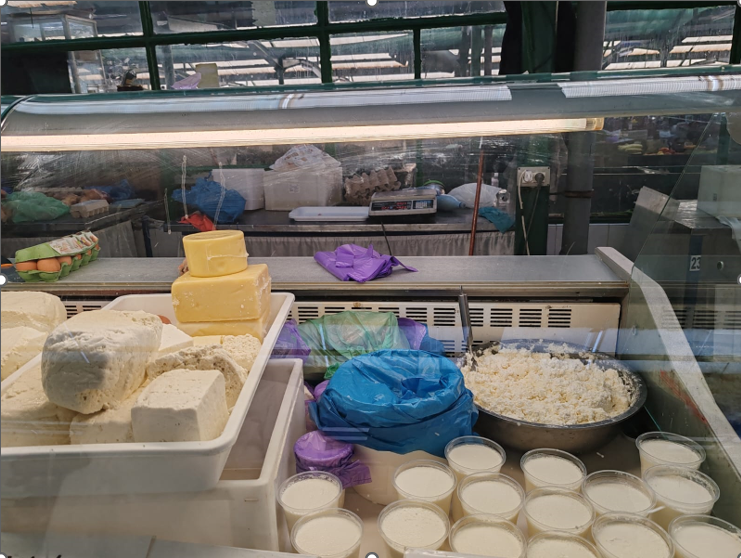 Zeci de tone de carne și produse lactate confiscate de ANSVSA din piețe și supermarketuri înainte de sărbători, în București