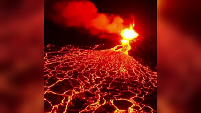 Vulcanul care a erupt în Islanda și-a pierdut din forța inițială, dar rămâne un pericol. Imagini impresionante