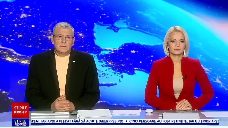 Moș Crăciun, coborât de pompierii din Bistrița Năsăud de pe acoperiș. „M-a fugărit Grinch să ne ia cadourile!”