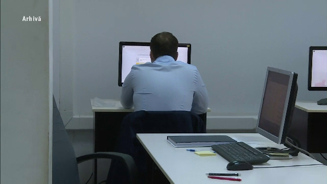 Opt bărbați din Brașov, trimiși în judecată într-un caz de obținere ilegală a permiselor de conducere