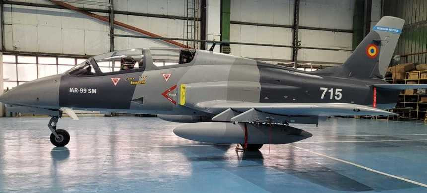 Ministrul Economiei: Astăzi la Craiova au început probele cu primul avion IAR 99 SM, produs în România