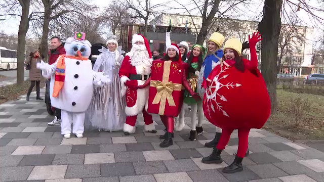 Moș Crăciun și-a făcut apariția pe străzile din Galați. Ce cadouri i-au cerut copiii