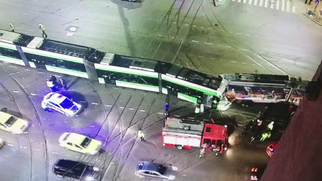 Tramvaiele care s-au ciocnit în București nu mai pot fi reparate. Cel IMPERIO a costat 2 milioane de euro