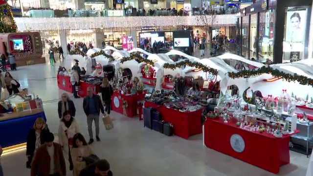 „Moș Crăciun nu a luat în calcul toate persoanele”. Mulți români au făcut cumpărături și în Ajun