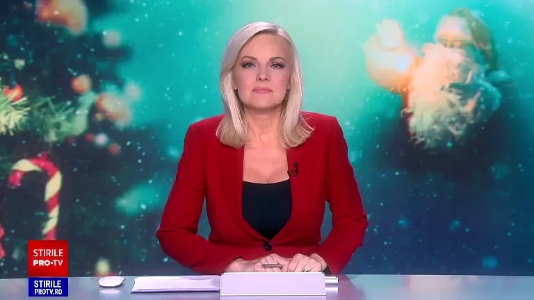 Distracție la munte în Ajunul Crăciunului. Zeci de turiști din Bran și-au început ziua cu pomana porcului și au dansat hore