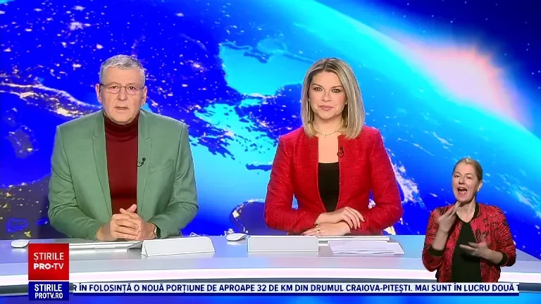 Un șofer beat a rupt un stâlp de electricitate pe o șosea din Capitală. Bateria și motorul, aruncate la câțiva metri distanță