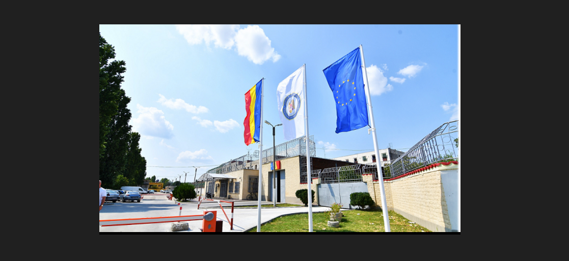 O fostă directoare de la Penitenciarul Rahova, acuzată că a dat salarii necuvenite subordonaţilor