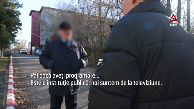 Cum au „muncit” unii bugetari pe 27 decembrie, zi cu program normal, după liberele de Crăciun. „Nu ne primește în interior?”