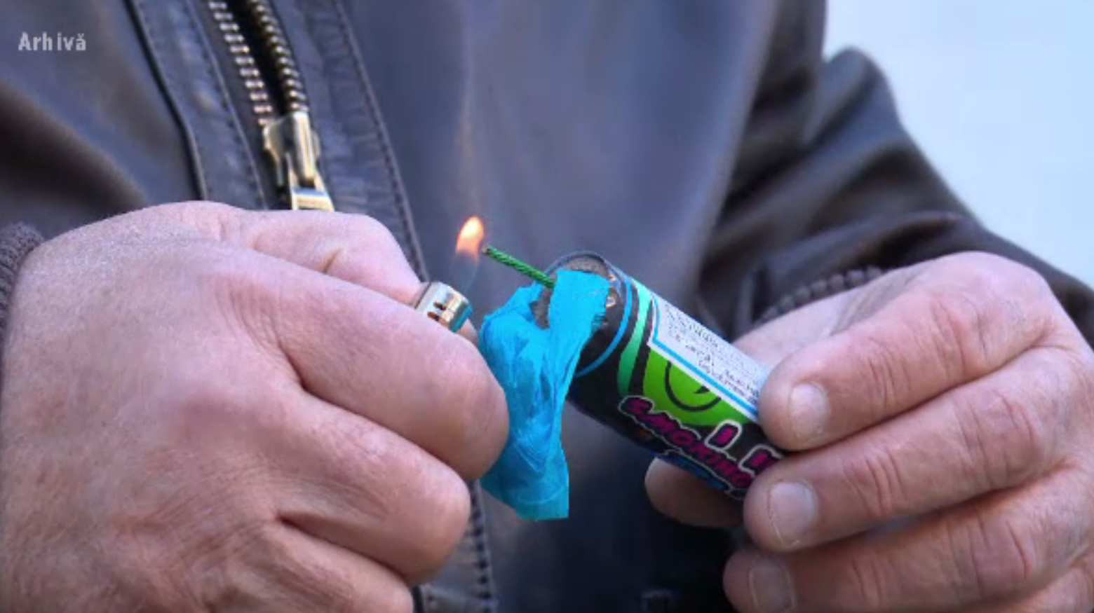 Un băiat din Vaslui a rămas aproape orb după ce alt copil a aprins o petardă într-o sticlă. Bilanțul negru al pocnitorilor