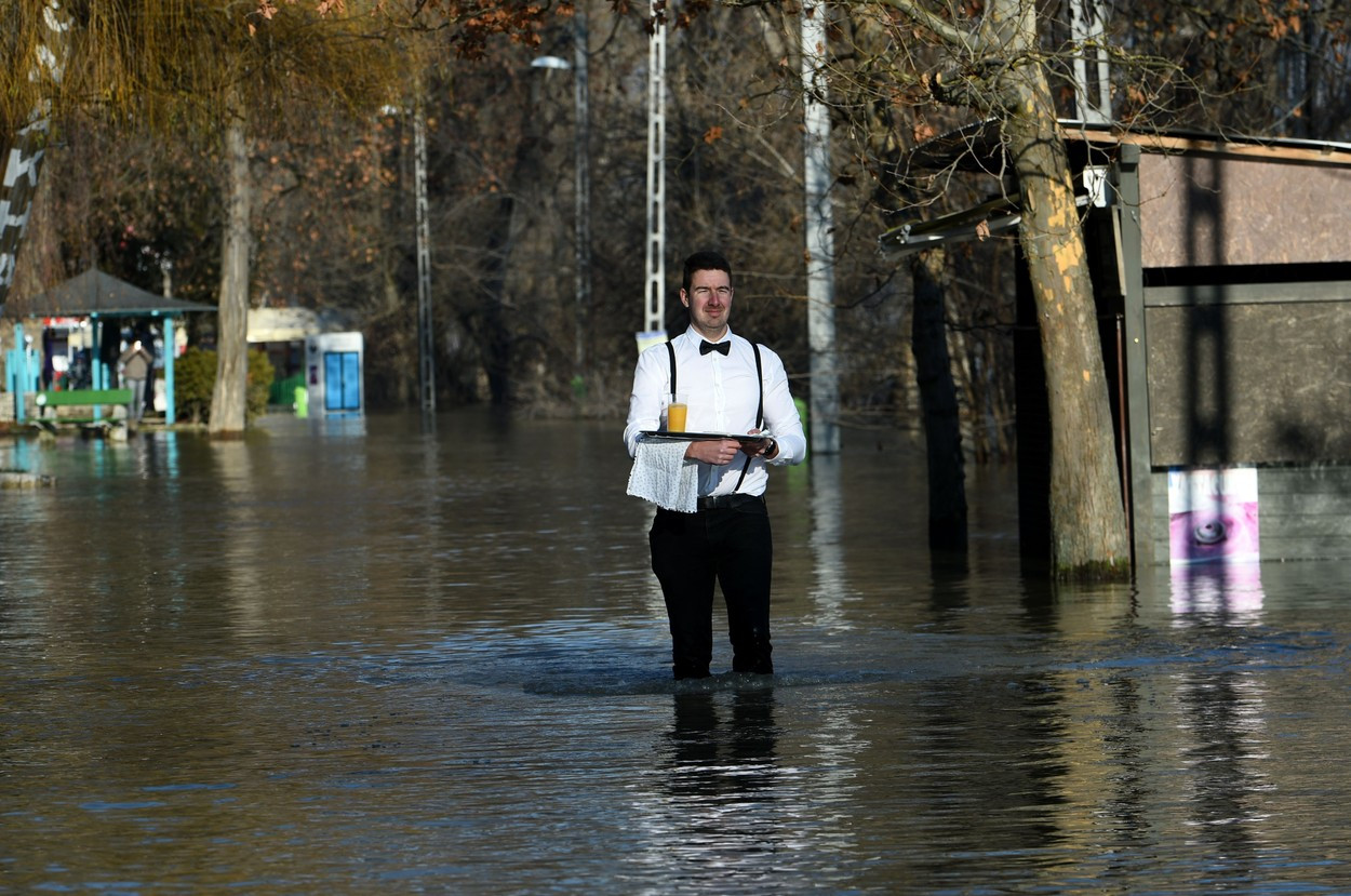Imagini impresionante. Dunărea a ieșit din matcă la Budapesta în urma ploilor și ninsorilor abundente. GALERIE FOTO