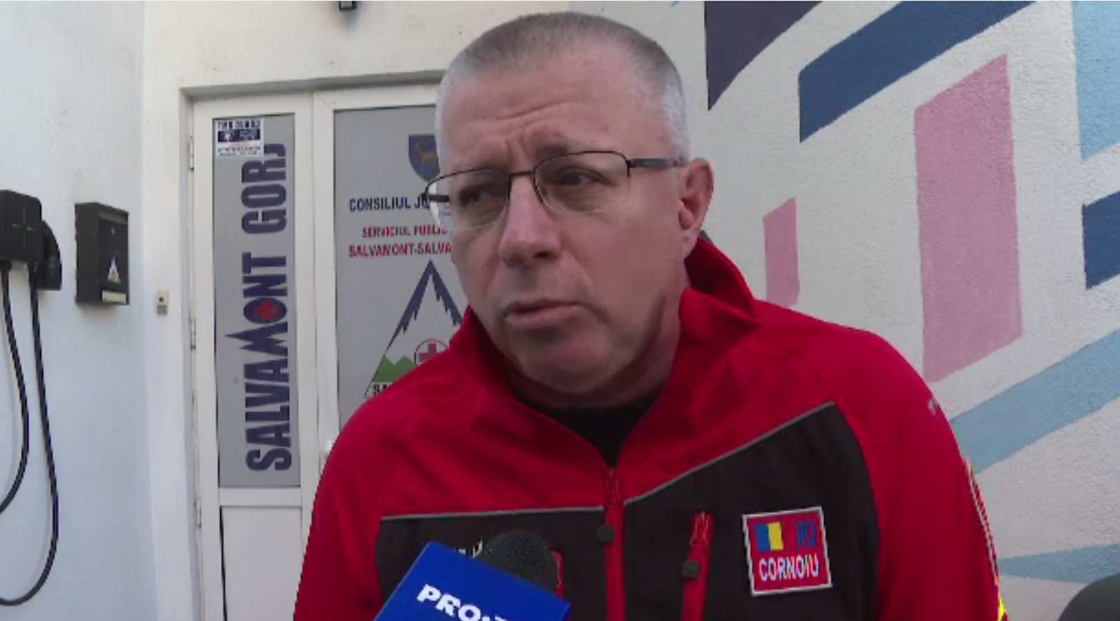 Avertismentul salvamontiștilor pentru turiștii fără echipament de iarnă și cei care se dau cu punga pe pârtie