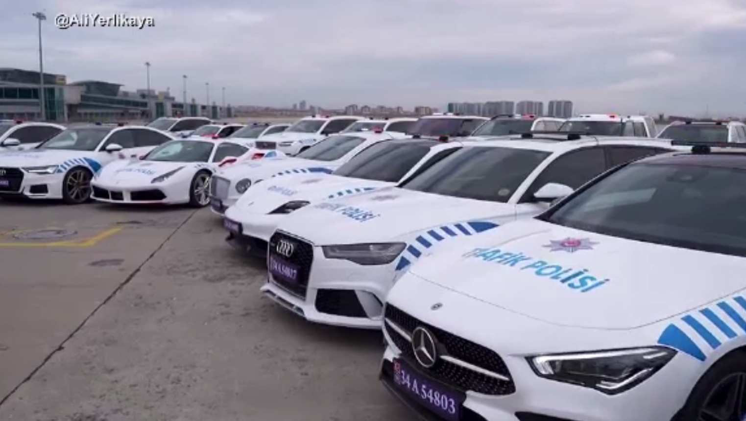 Mașini ca din "Furios și Iute", intrate în dotarea poliției. Ce bolizi au fost confiscați de la un traficant turc