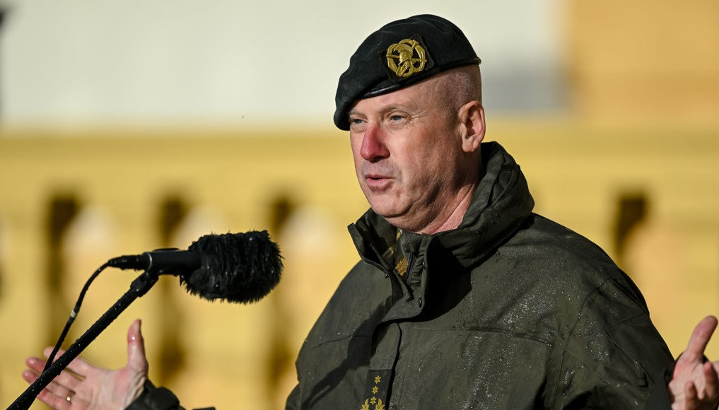 Comandantul armatei olandeze își avertizează țara să se pregătească pentru un război cu Rusia