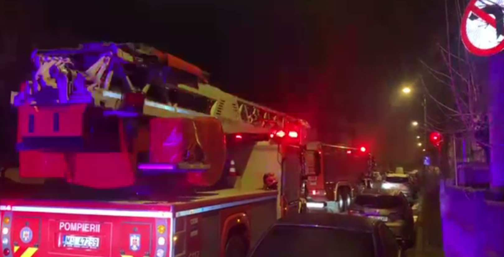 Tragedie evitată de vecini, într-un incendiu din Cluj-Napoca. Un bărbat a fost resuscitat, iar mama imobilizată, evacuată