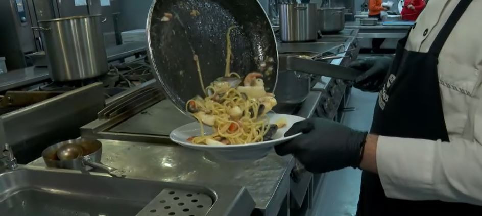 Preparate de lux pentru masa de Revelion. Rețete spectaculoase pentru noaptea de Anul Nou