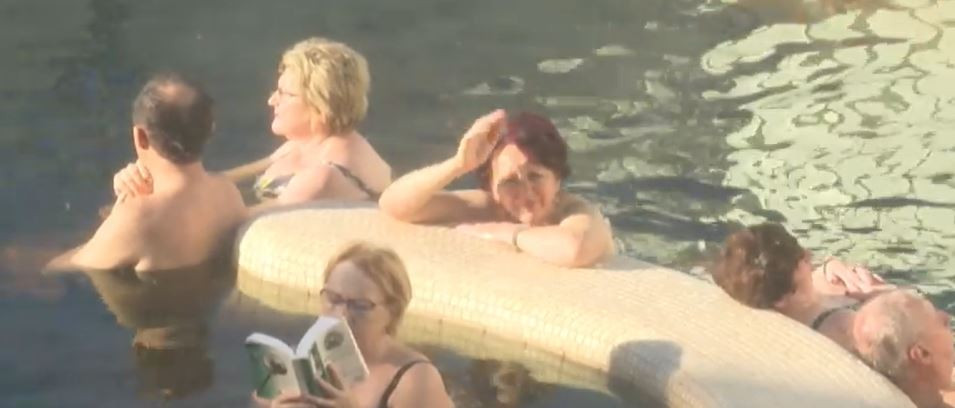 Câți bani cheltuie românii care pleacă de Anul Nou în Ungaria. Prețurile sunt mai accesibile decât la noi