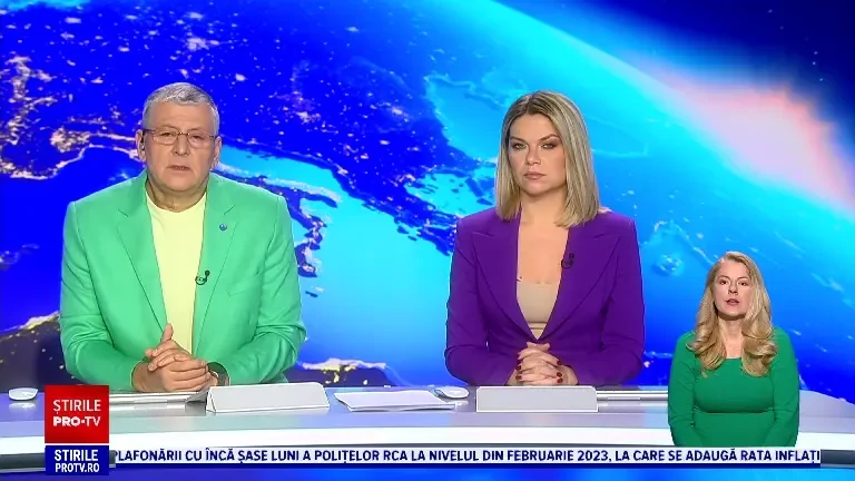 Momentul în care două autoturisme se ciocnesc violent într-o intersecție din județul Iași. Un bărbat a ajuns la spital