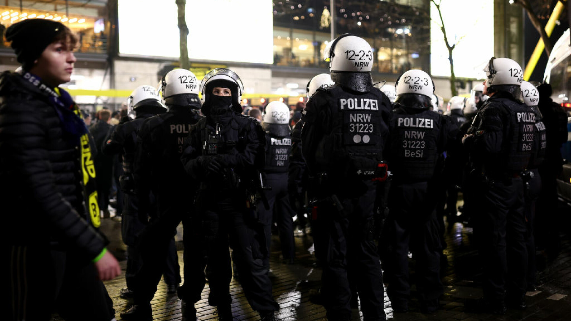 Test de securitate în noaptea de Anul Nou. Peste 200 de persoane au fost arestate