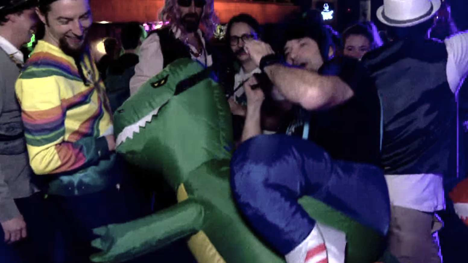 Cum au petrecut turiștii la munte, în prima zi a anului. Petreceri cu DJ celebri sau pline de kitsch