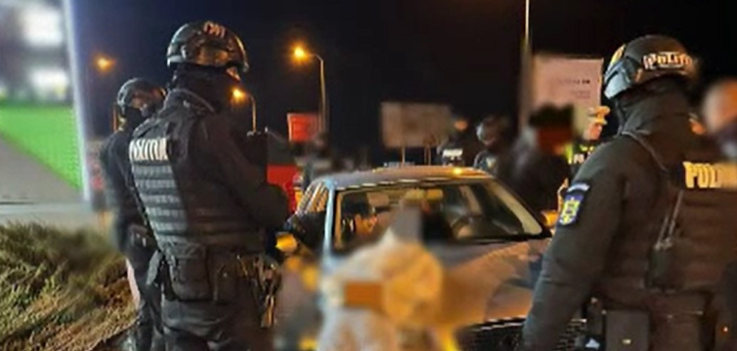 Surpriză pentru polițiștii rutieri. Ce au descoperit în mașina unui tânăr pe care l-au prins drogat la volan