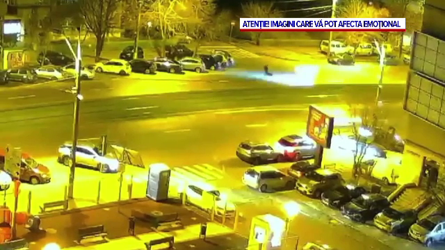 Momentul în care un bărbat și câinele său sunt spulberați de un motociclist, în București. VIDEO