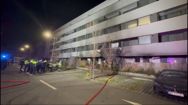 Momente de panică într-un cartier din București. Un bloc de pe șoseaua Chitilei a luat foc