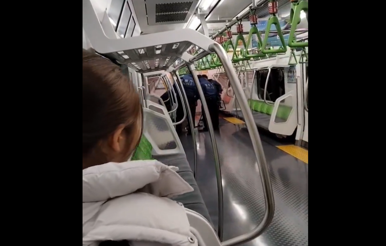 Încă un incident în Tokyo. O femeie a atacat cu cuțitul patru oameni într-o stație de tren