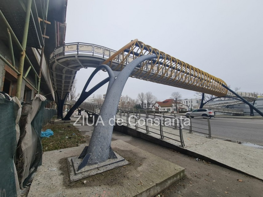 VIDEO | Hotel pentru indiscreți, în Mamaia. Turiștii vor putea vedea direct în camere, lipite de o pasarelă pietonală