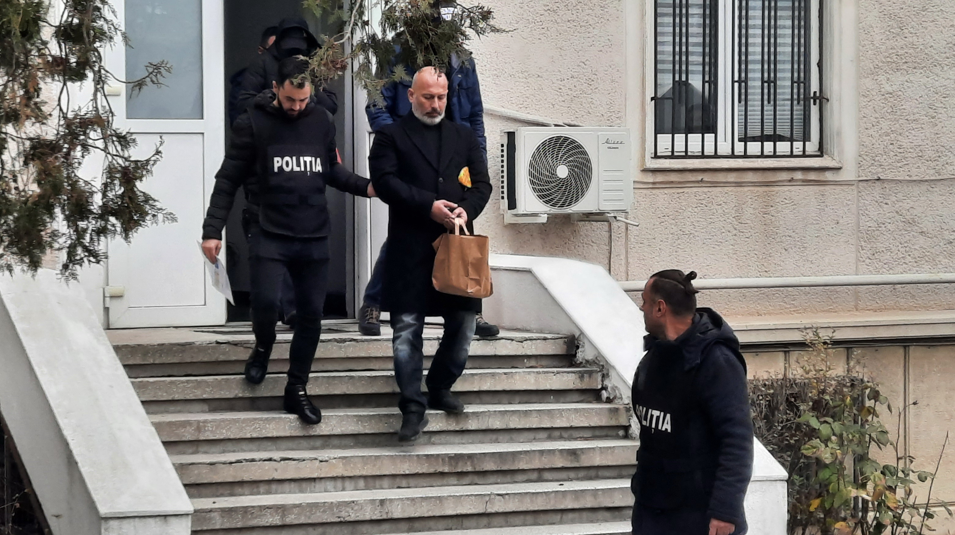 Contestația lui Cornel Dinicu, judecată miercuri. Patronul de la Ferma Dacilor va putea să comunice cu fiul său şi cu iubita