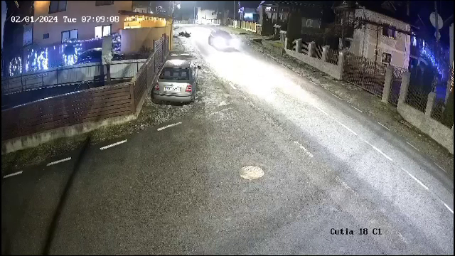 Un preot care urma să sfințească case de Bobotează a dat cu mașina peste un pieton și și-a continuat drumul