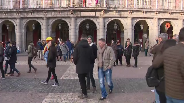 Veste bună pentru cei peste un milion de români din Spania. Vor putea obține cetățenia spaniolă fără să renunțe la cea română