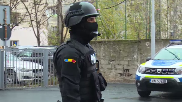 Un bărbat supărat că trebuie să meargă la poliție pentru controlul judiciar i-a amenințat pe agenți în secție