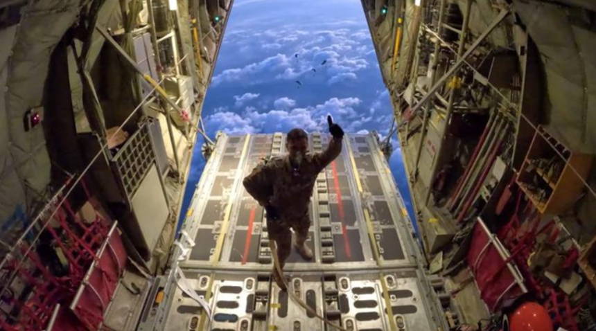 Macron: Franţa şi Iordania au paraşutat şapte tone de ajutoare umanitare în Fâşia Gaza