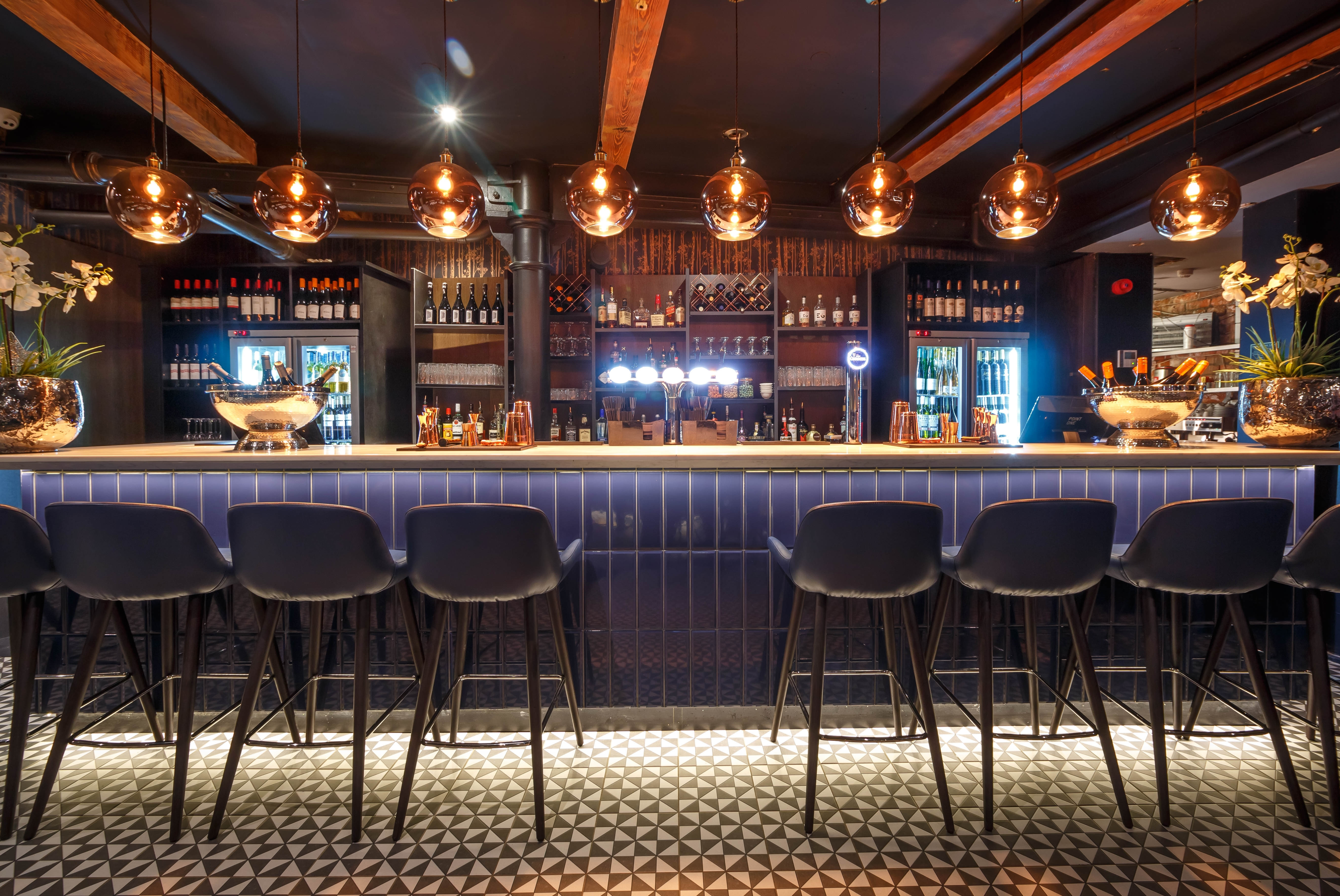 Proprietarul unui faimos bar din Veneţia solicită autorităţilor să rezolve problema valurilor provocate de ambarcaţiuni